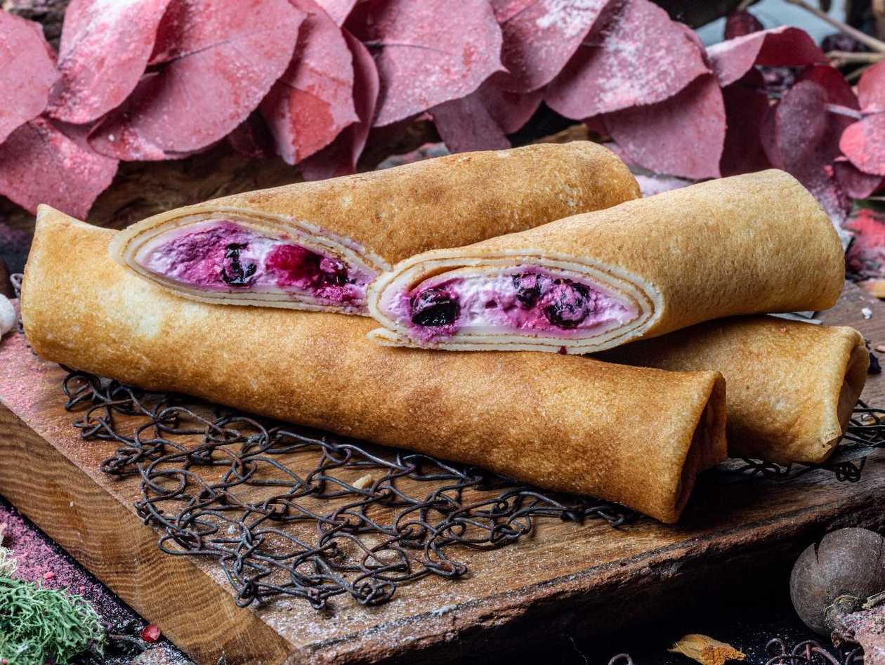 Pancake with curd and blueberries pc