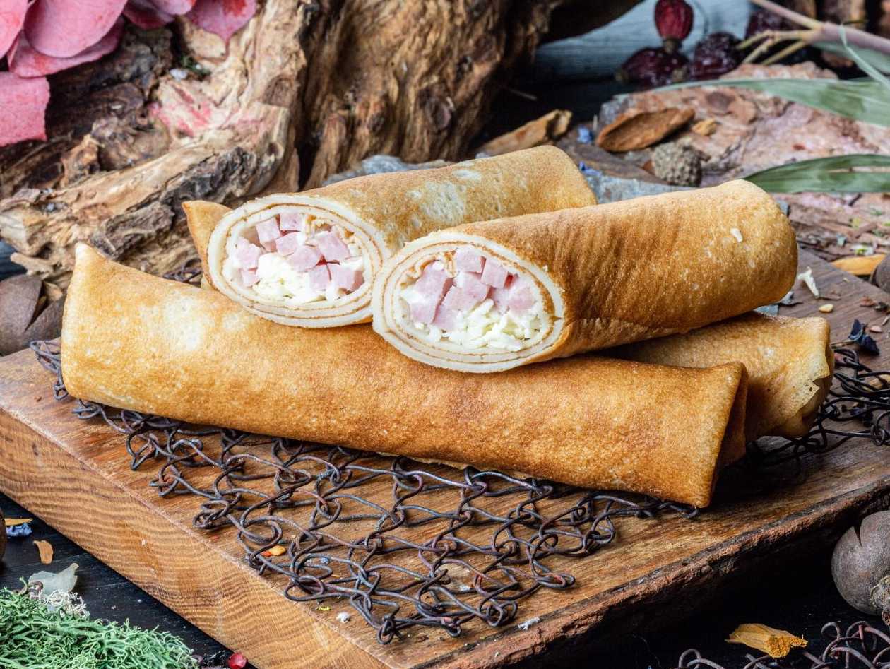 Pancake with ham and cheese pc