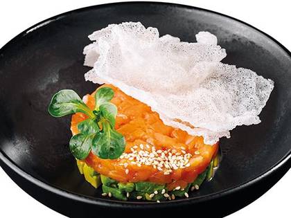Tartar din somon cu avocado cu sos de mentă și ponzu (115 g)