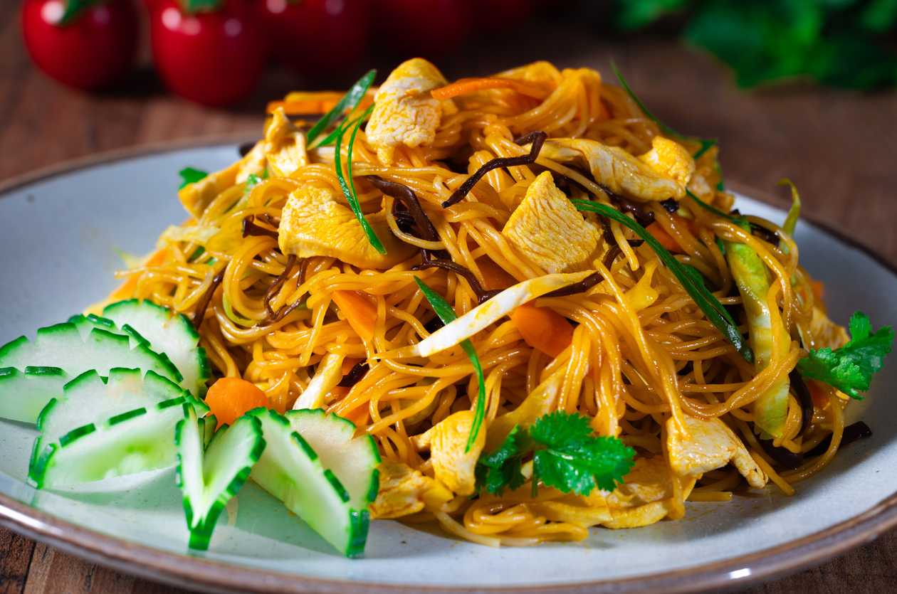 Noodles with chicken (or vegetables)