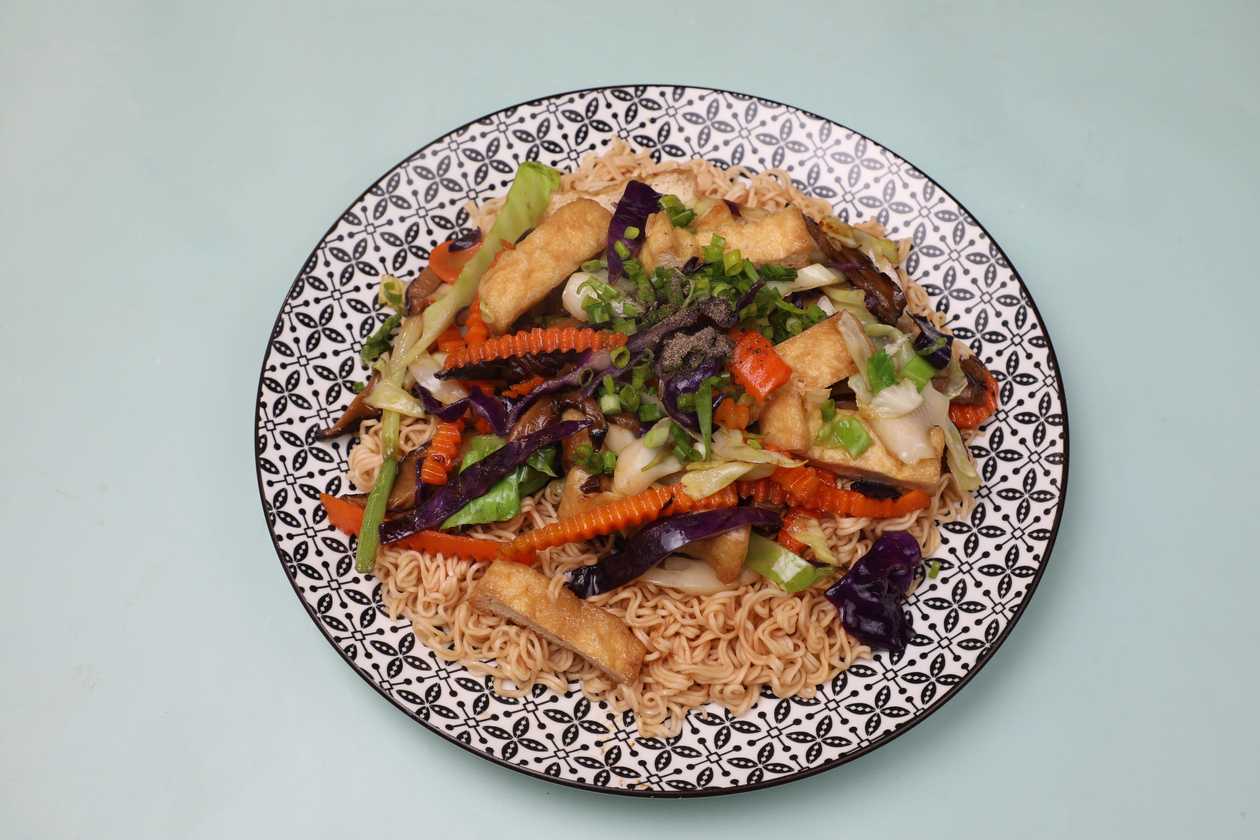 Vegetarian Noodles Mi Xao Chay