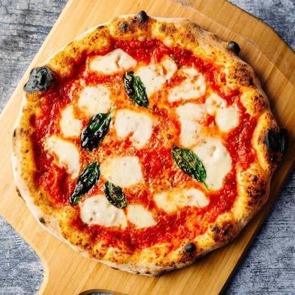 Fresh Margherita Pizza