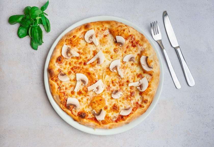 🎁 2-for-1 Mushroom Pizza.