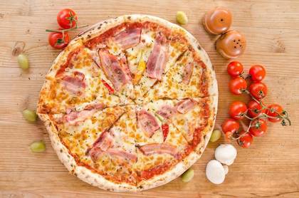 🎁 2-for-1 Bacon Pizza.