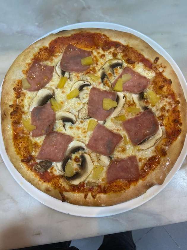 🎁 2-for-1 Hawaiian Pizza