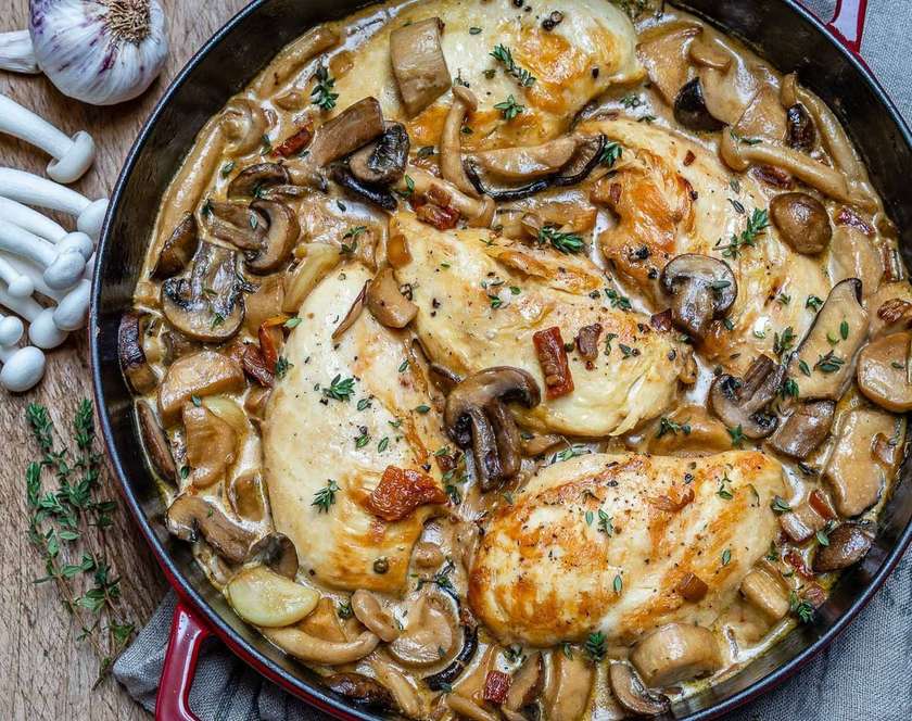 Chicken breast with mushrooms sauce