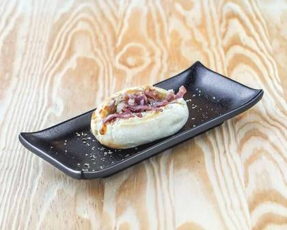 Garlic Bread with Mozzarella and Bacon