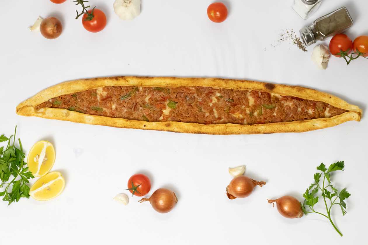 Pide with minced beef