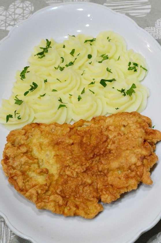 Chicken schnitzel with mashed potatoes