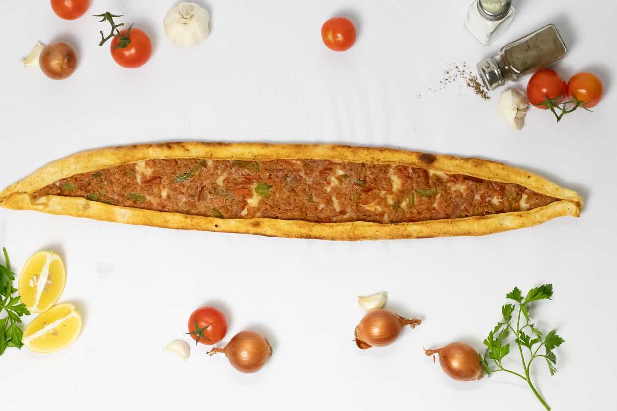 Diced beef pide and cheese