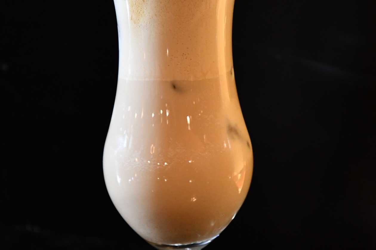 Šaltos kavos ir ledų kokteilis "Frappe"