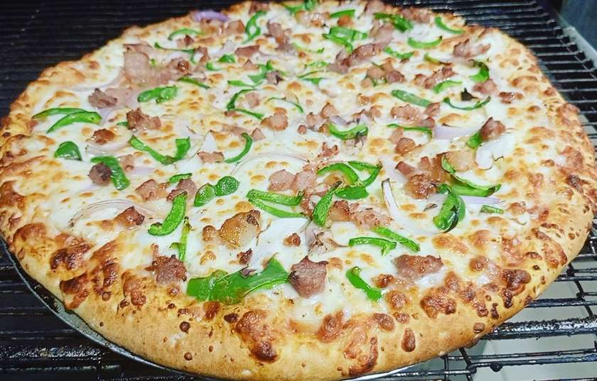Medium Tuna Pizza