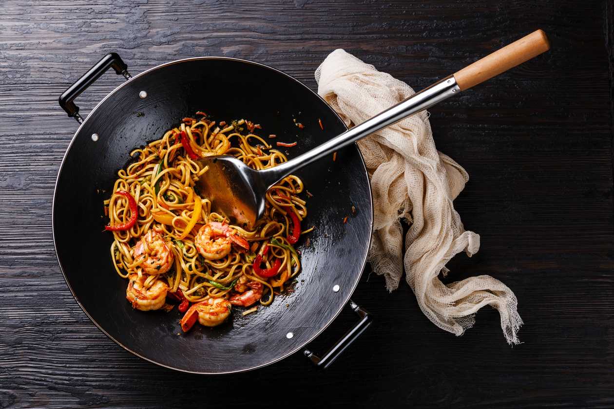 Udon noodles with vegetables and meat