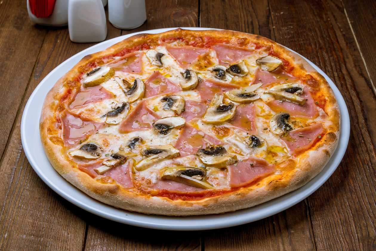 Pizza with ham and mushrooms