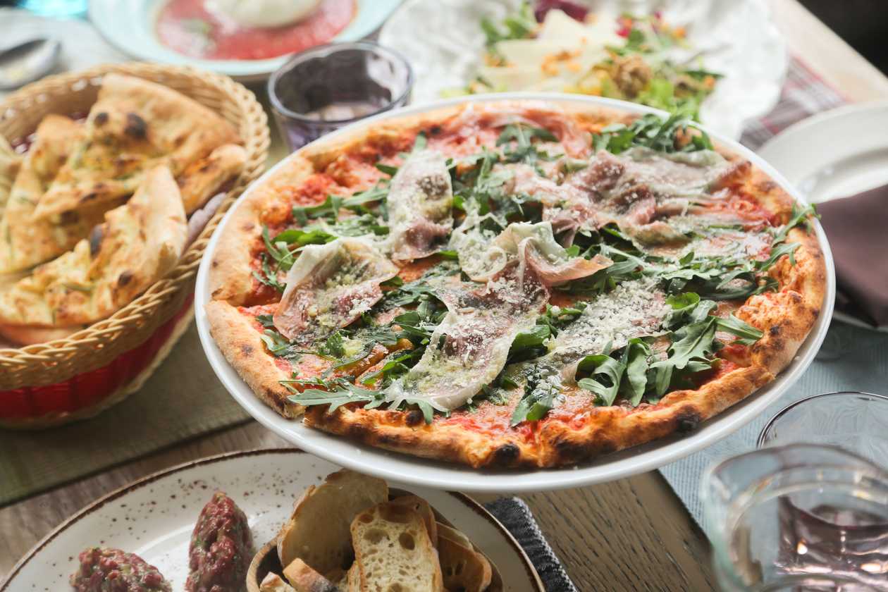 Pizza with prosciutto and arugula