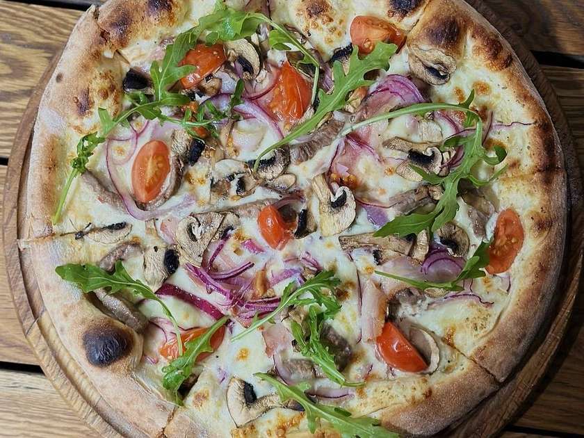 Pizza with Veal and White Sauce