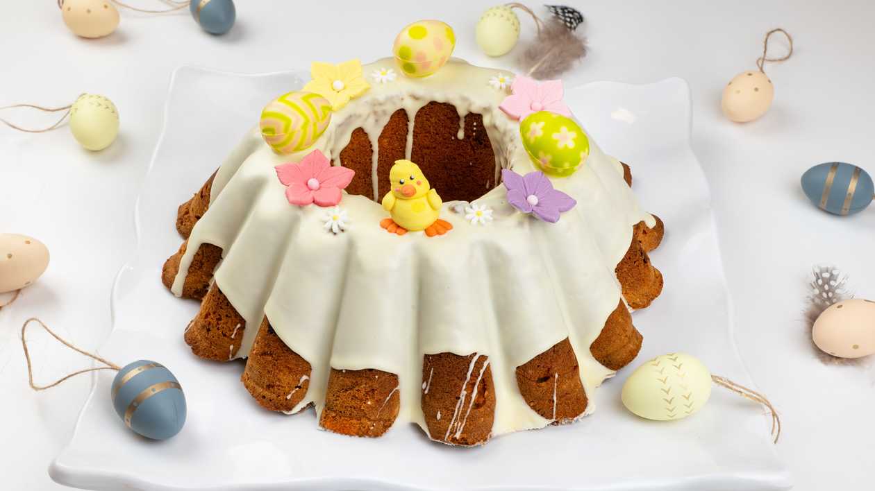 Keksas su cukatais ir balto šokoladiniu triufelio glajumi