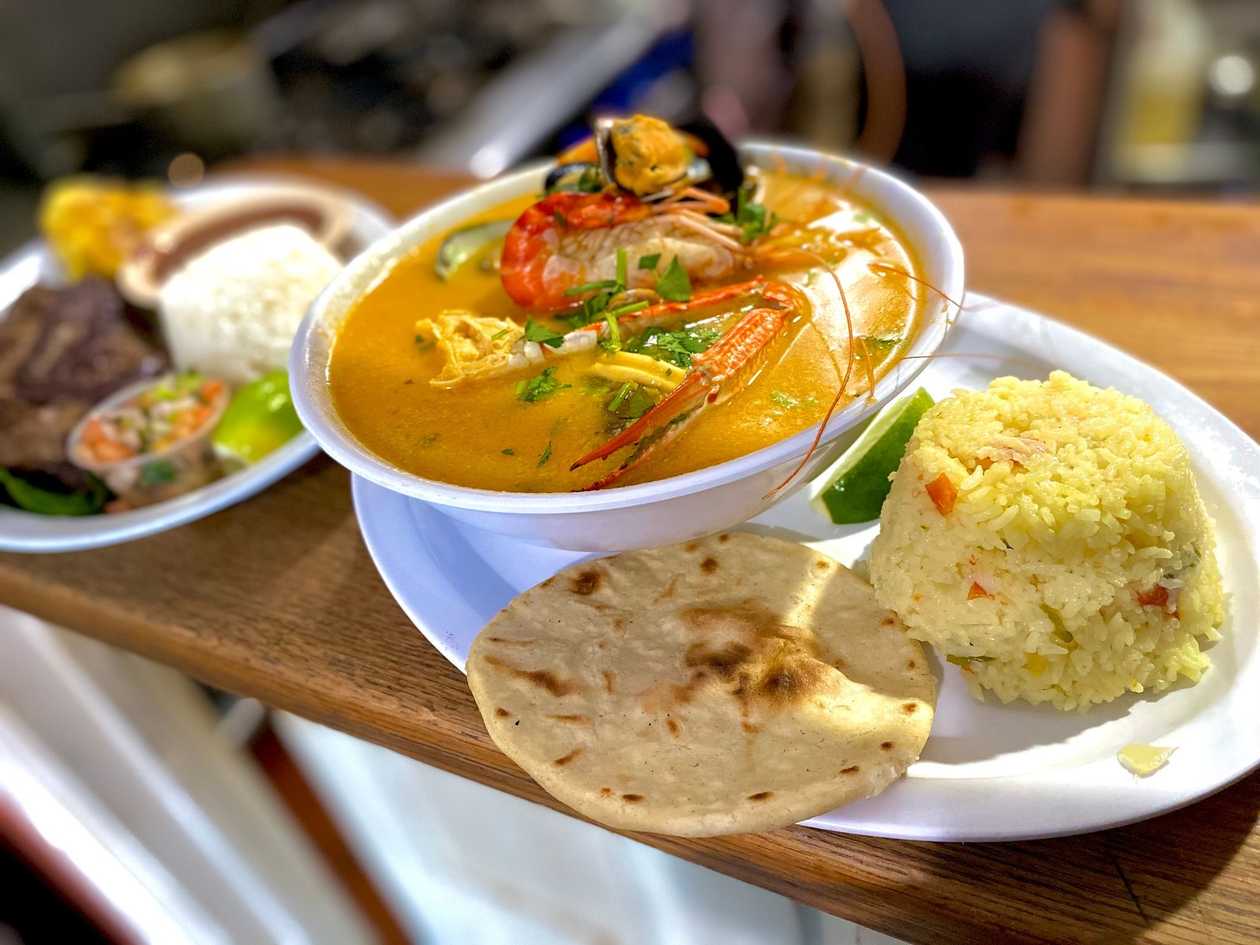 Polévka s mořskými plody