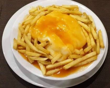 Francesinha de Vitela com Ovo