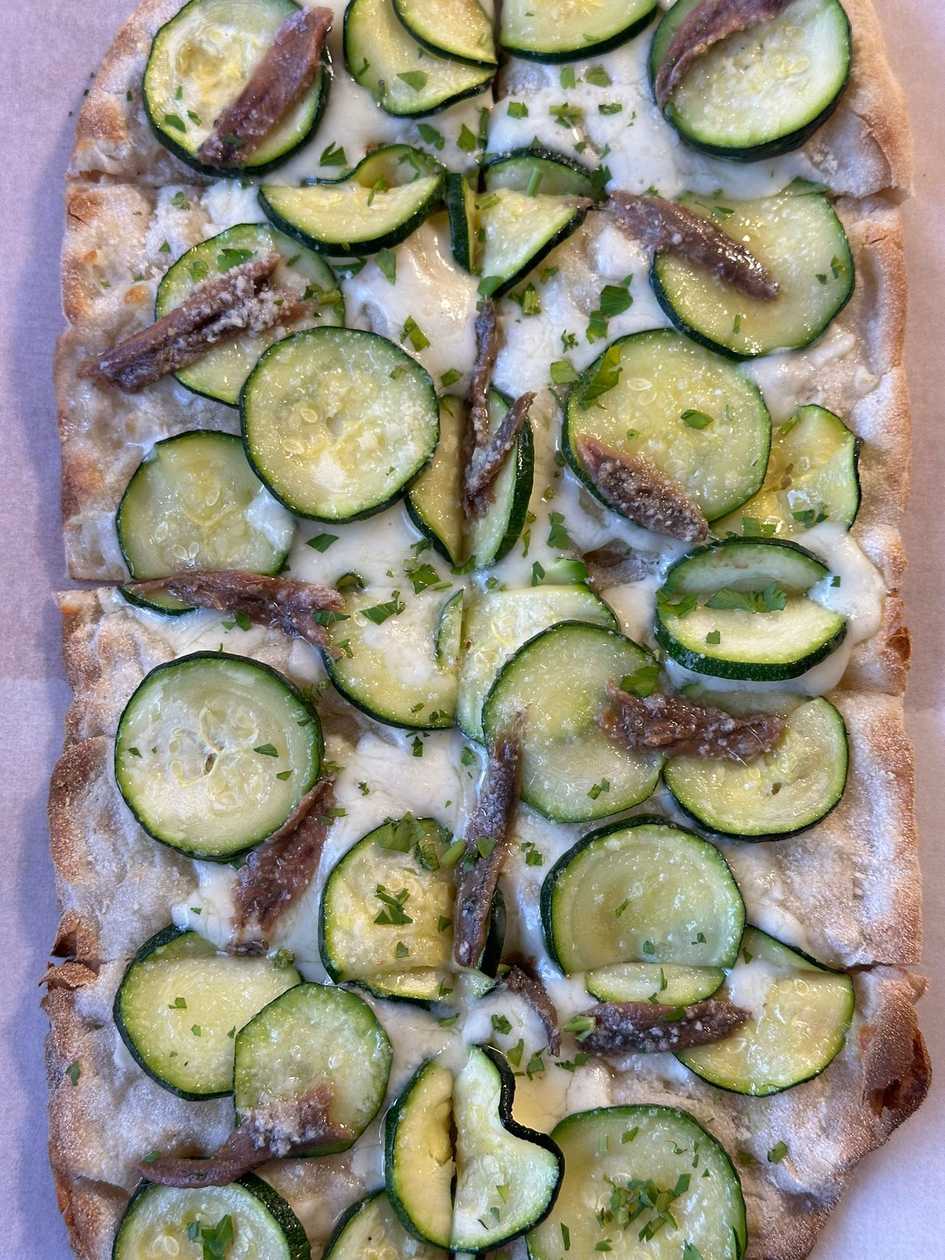 Anchovy and zucchini pinsa