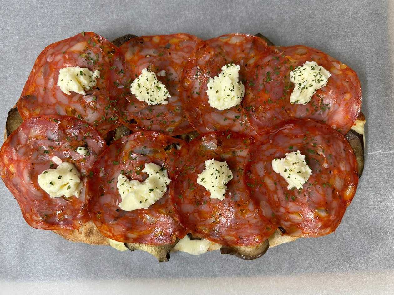 Eggplant and spicy salami pinsa
