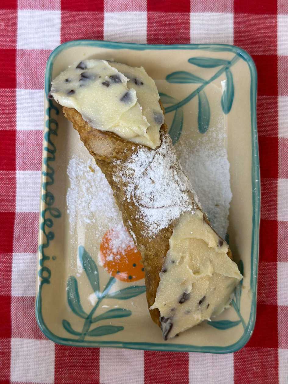 Orange cannoli