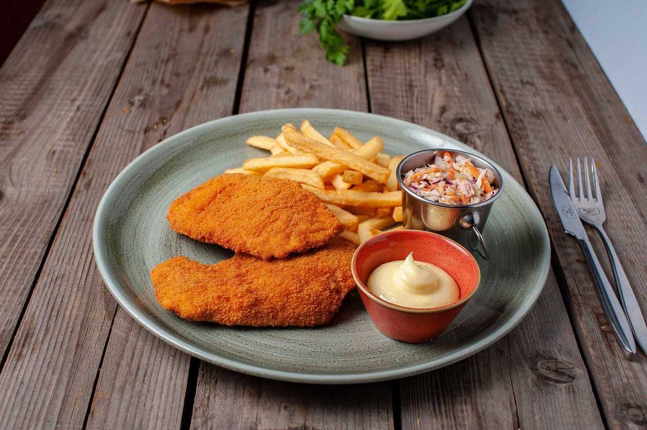 chicken schnitzel + potatoes 150 + sauce