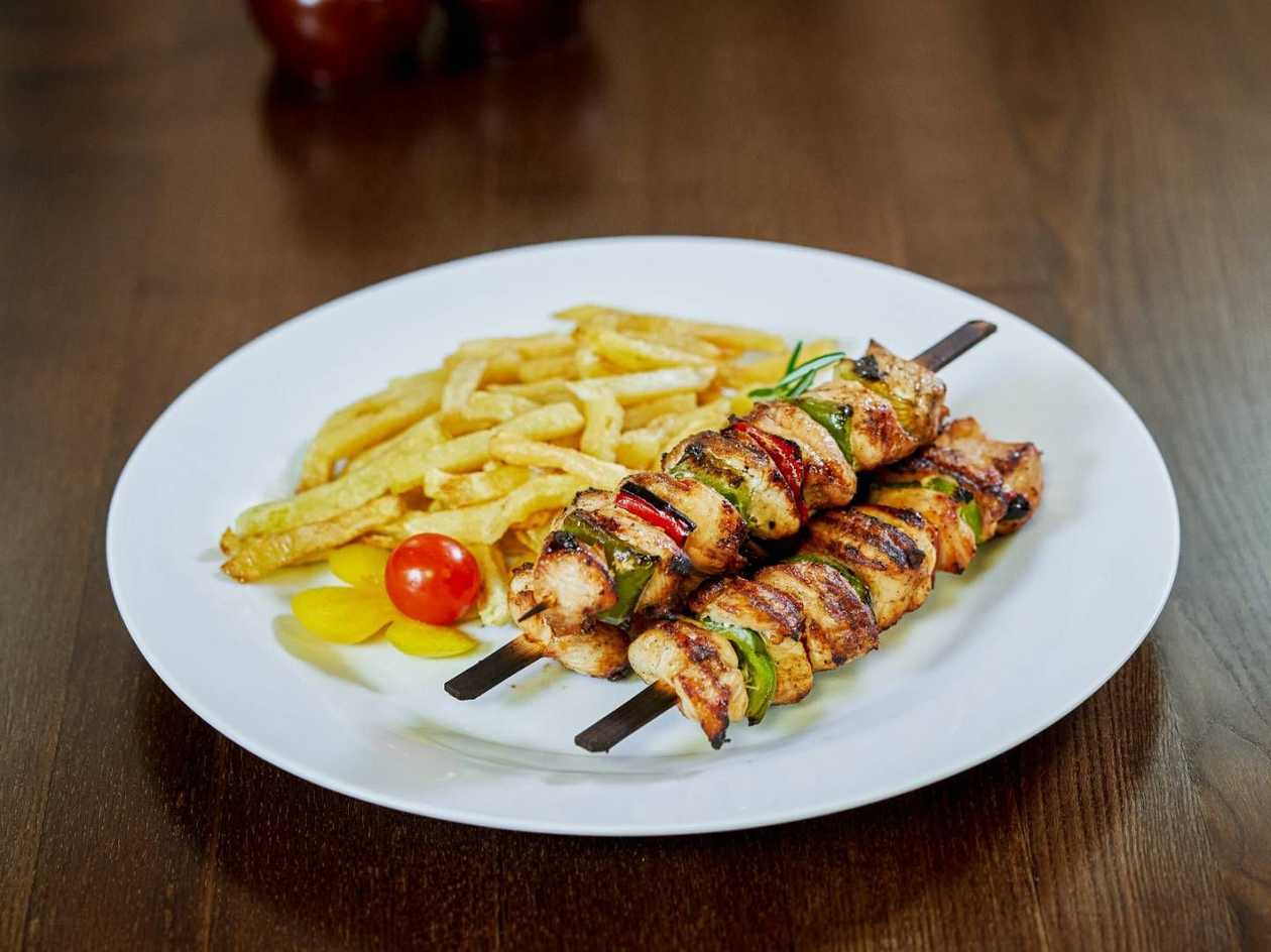 menu 2 chicken skewers 200g + potatoes 200g + 1 sauce