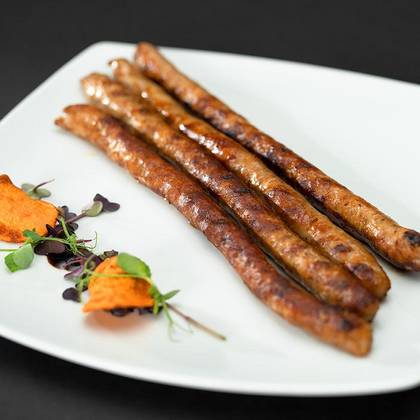 4 butcher sausages + potatoes + 1 sauce