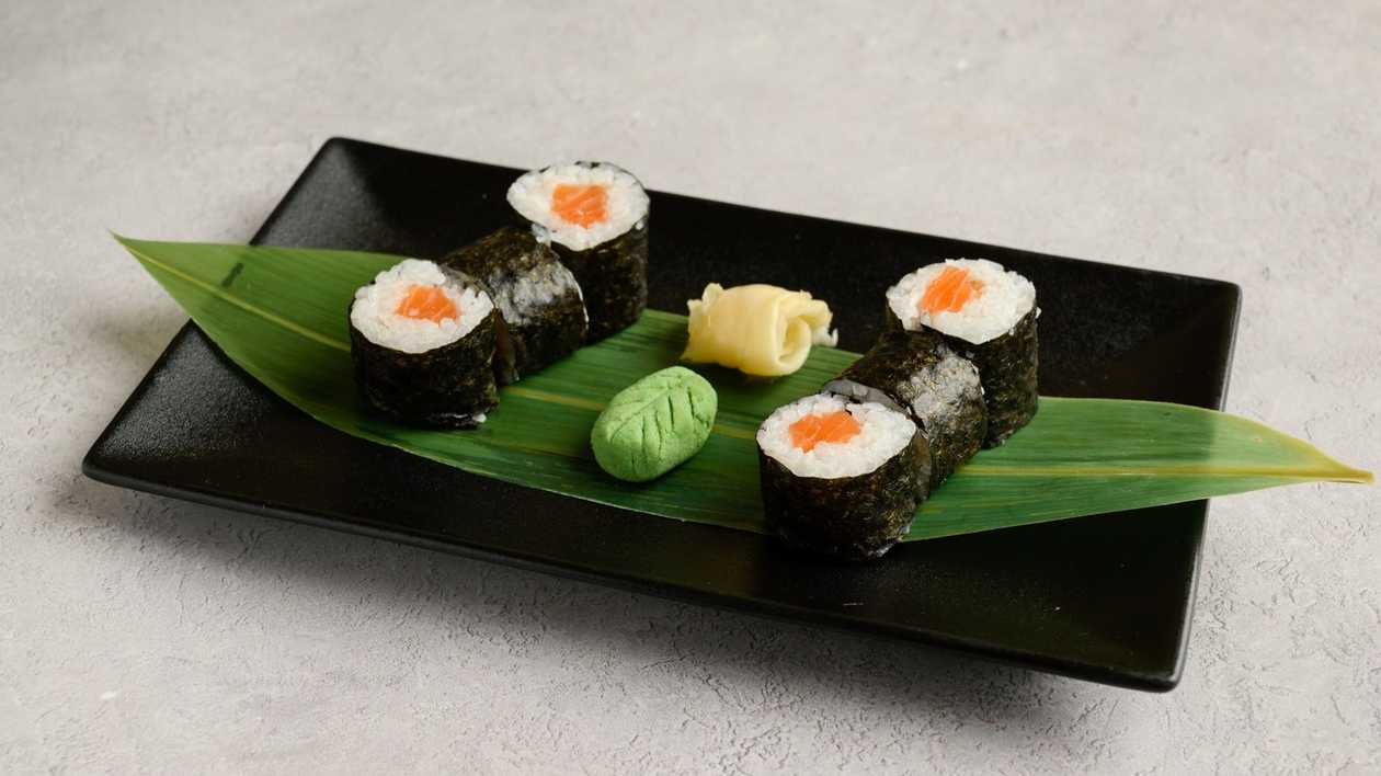 Salmon Hosomaki