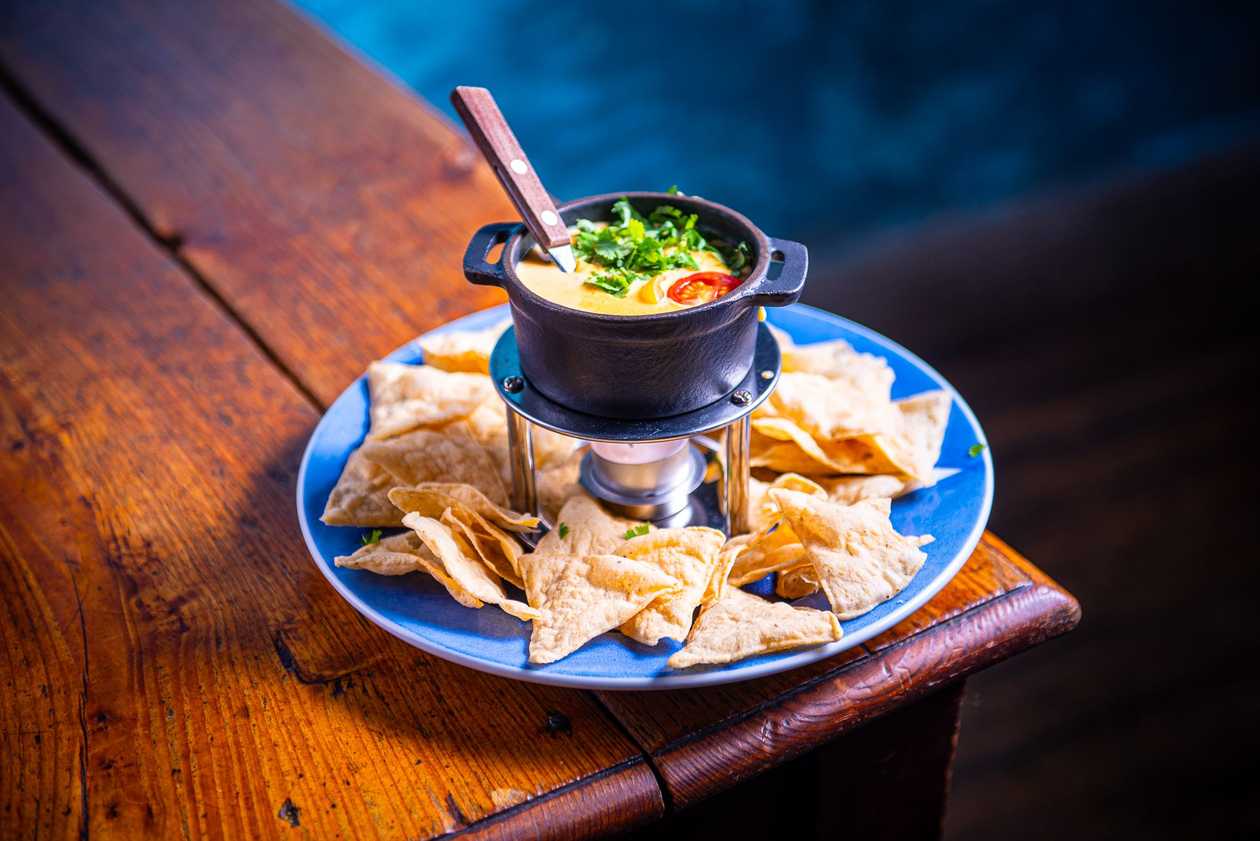 Queso Con Chips