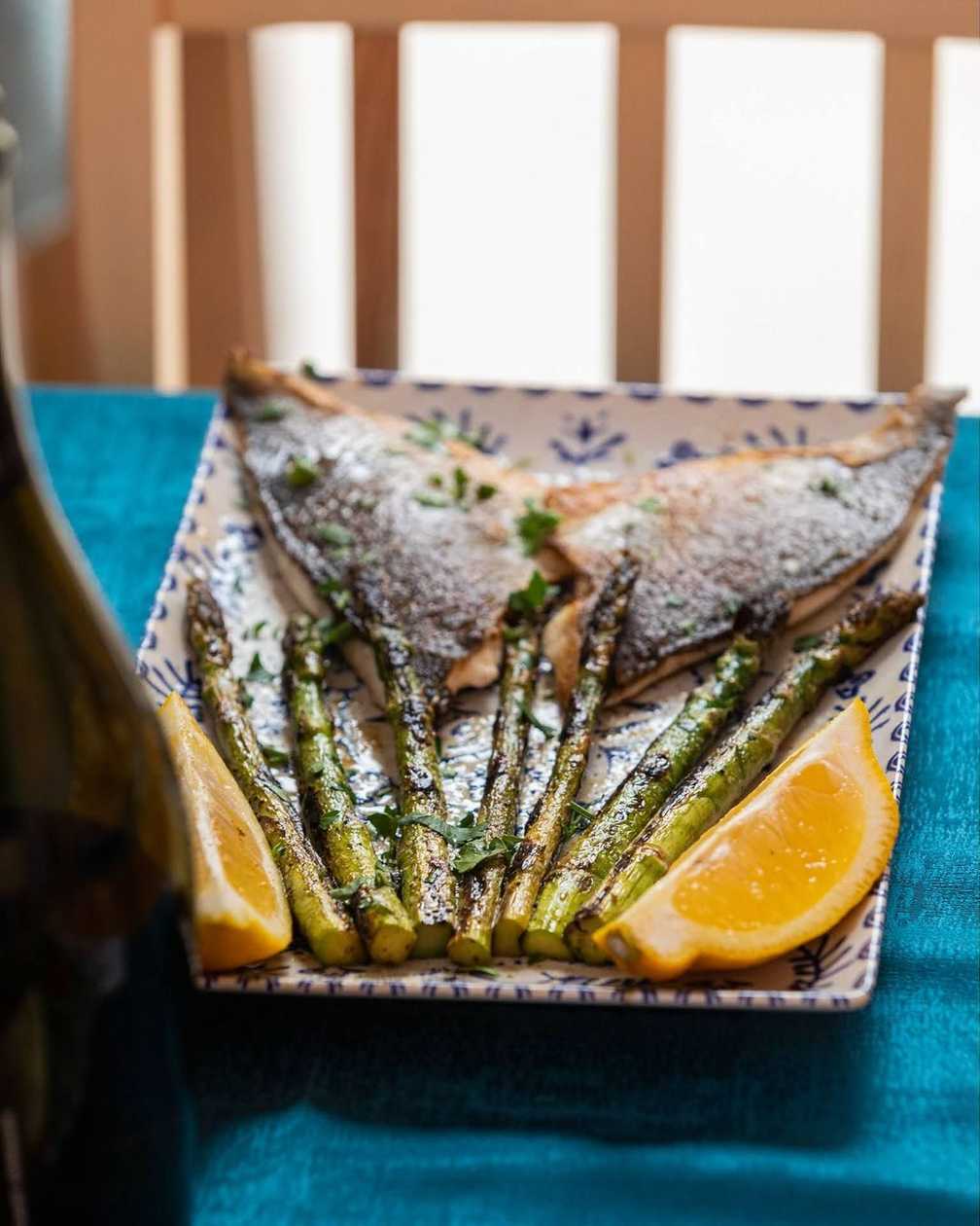Sea bream fillet with asparagus