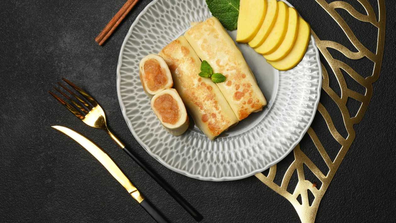 Caramelized apple crepes 2pcs