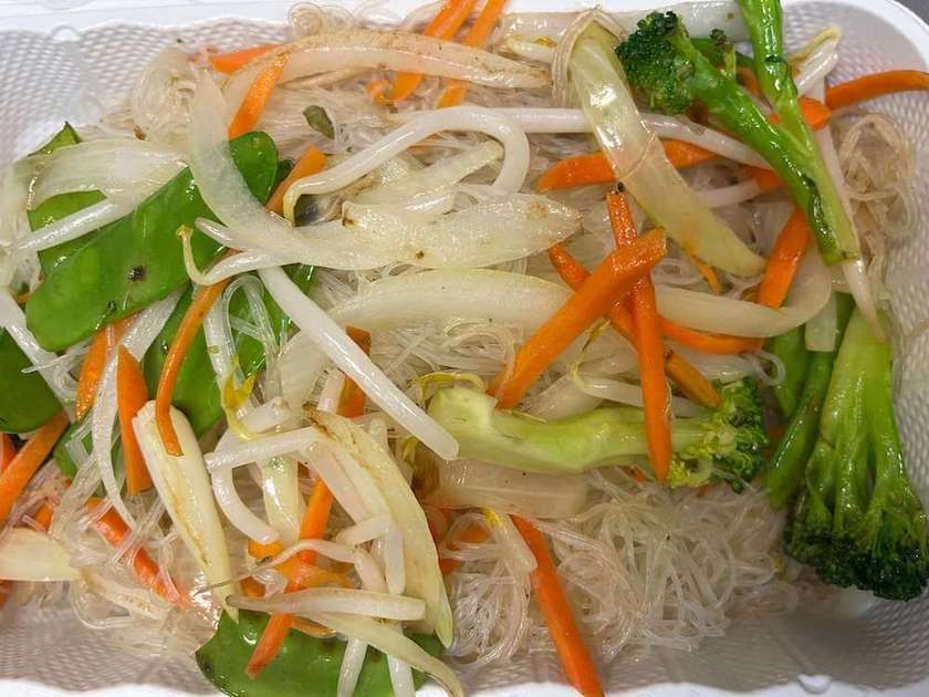50. Rice noodles with vegetables