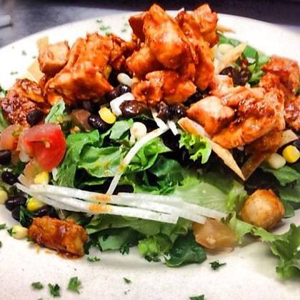BBQ Chicken Salad (241 Calories)