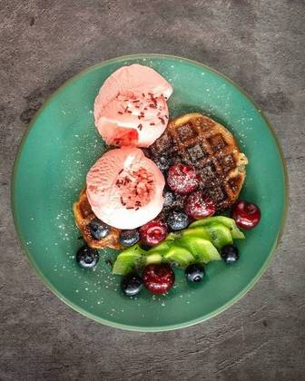 Waffle with Sliced Fruit