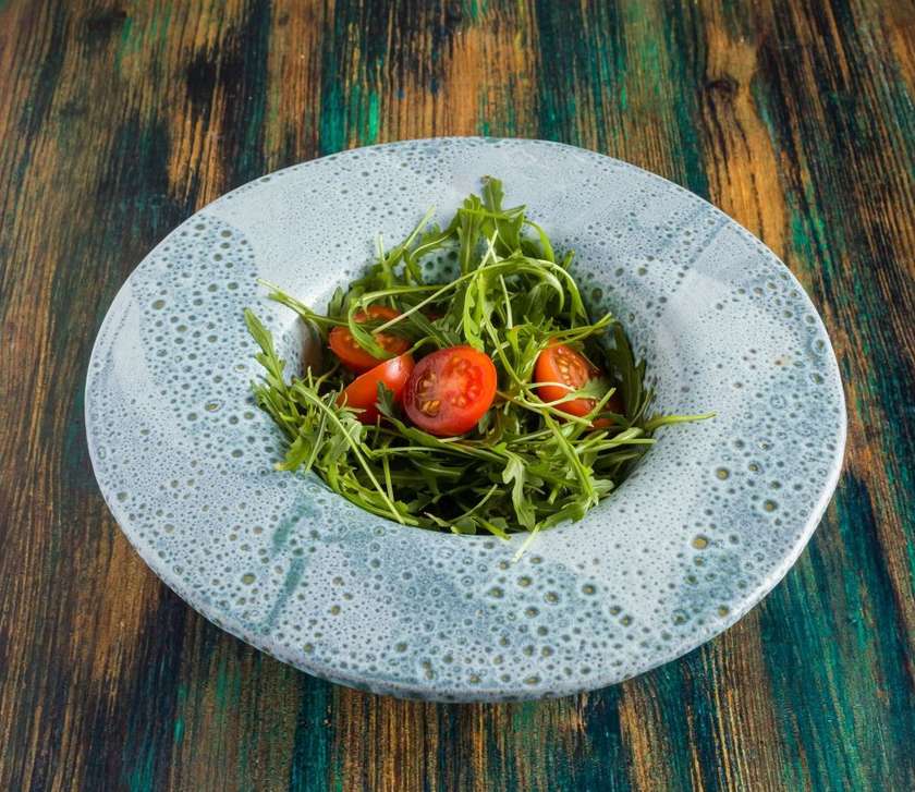 Rocket salad with cherry tomatoes