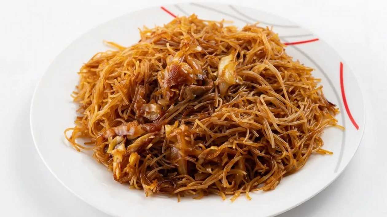 Rice noodles with vegetables