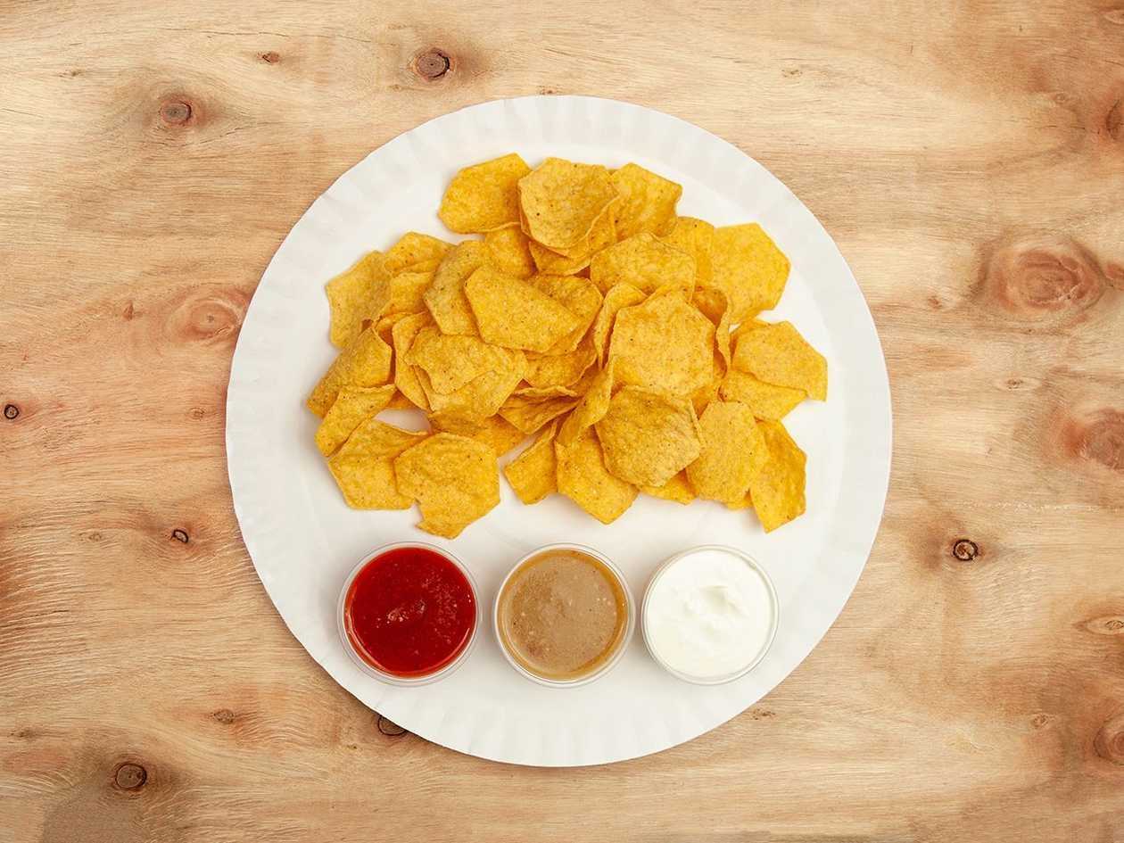 Salted Nachos with Two Cold Sauces Set