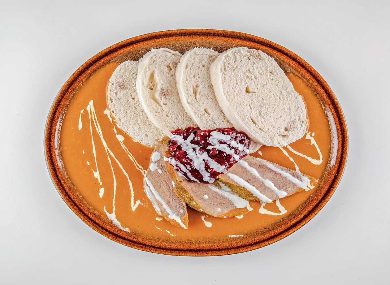 Beef sirloin on cream