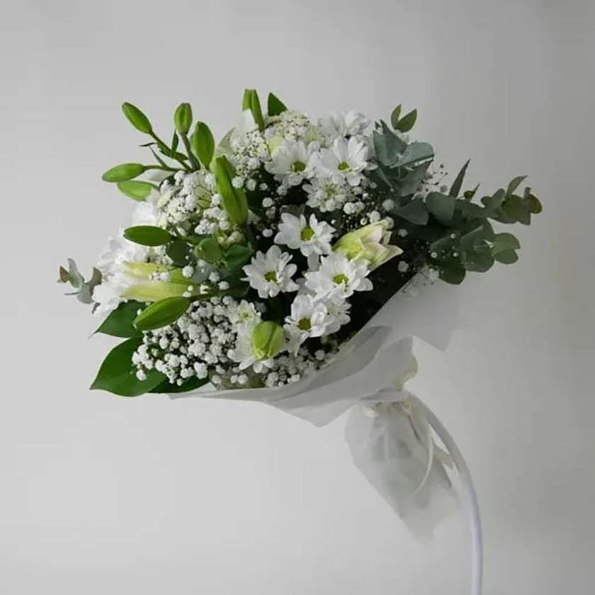 Bouquet of chrysanthemums and lillies