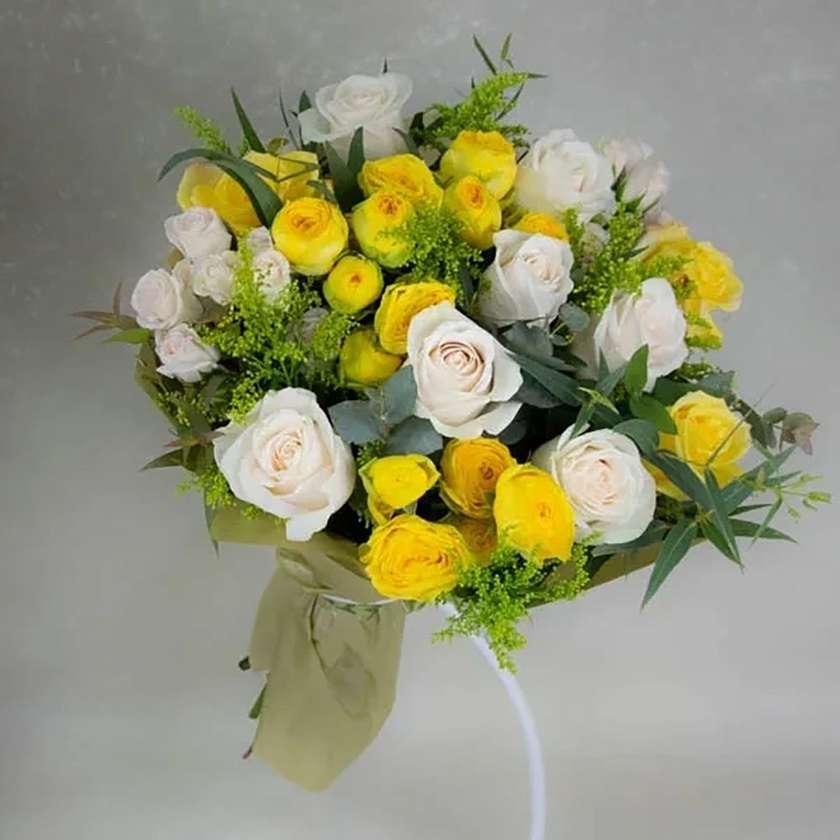 Yellow bouquet with roses