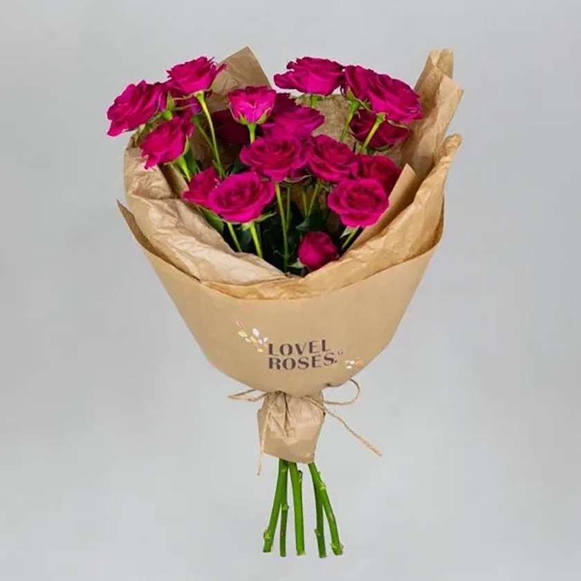 Bouquet of crimson roses