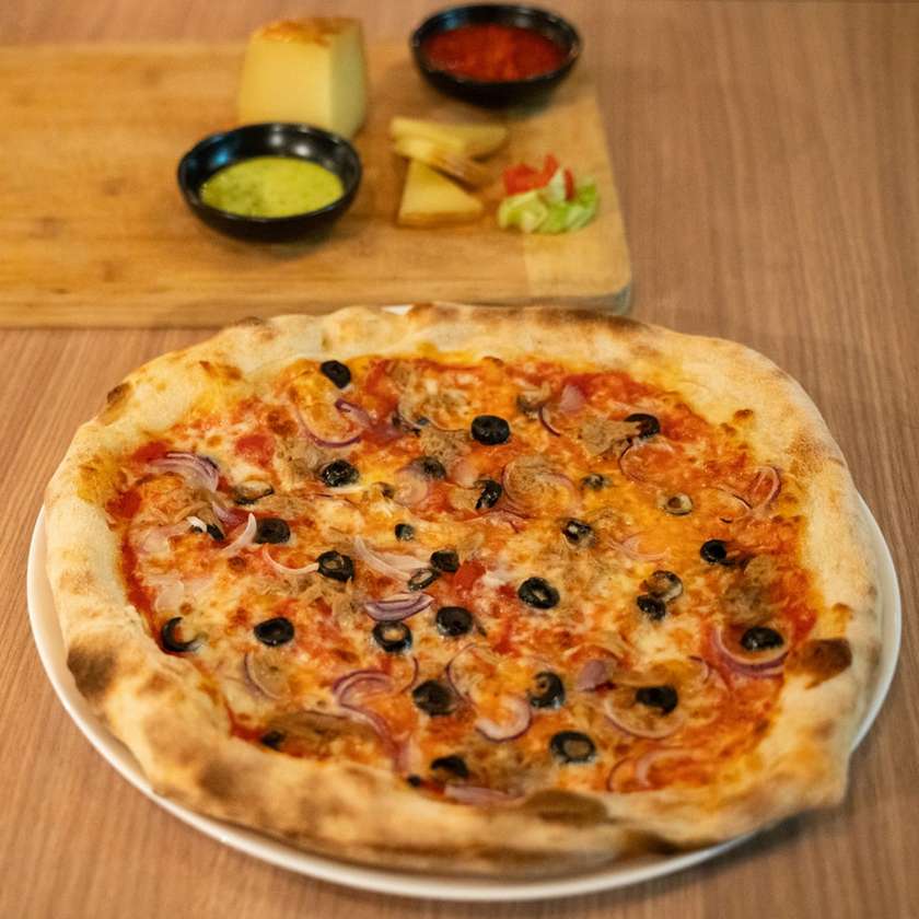 Pizza tonno e cipolla