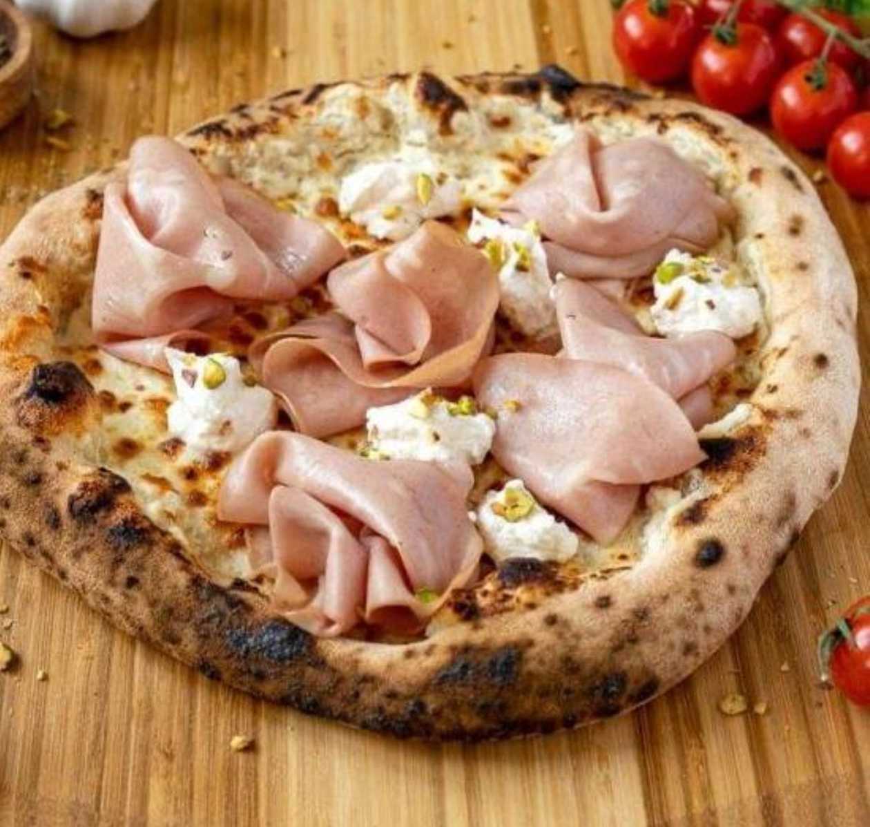 The pink pizza with mortadella