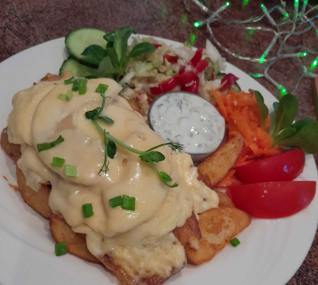 Cūkgaļas karbonāde ar ananāsu, sieru