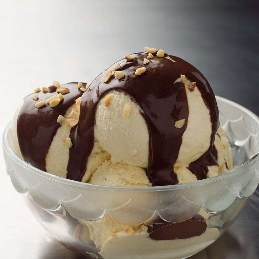 123,VANILA ICE CREAM WITH CHOCOLATE,L