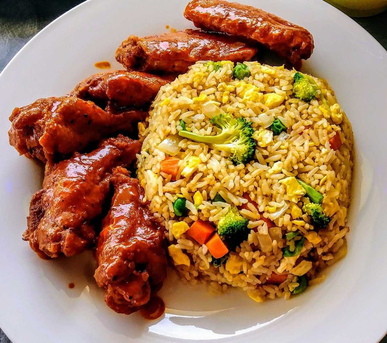 Assorted Fried Rice ,beef ,chicken breast with Mini Salad, Spicy Chicken Wings and Shito