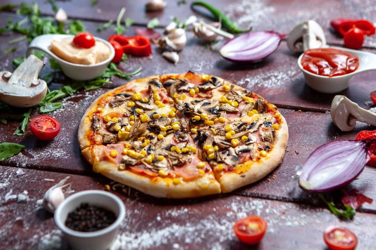 Pizza prosciutto funghi si porumb 32cm