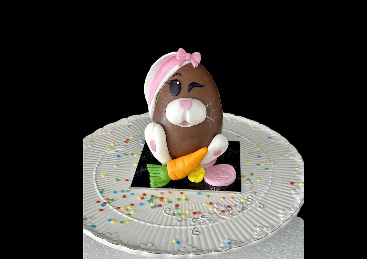 Πασχαλινό Σοκολατένιο Αυγό Κουνελάκι Κορίτσι